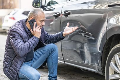 Meghúzták az autómat a parkolóban: Mit tegyünk, ha nincs tettenérés?